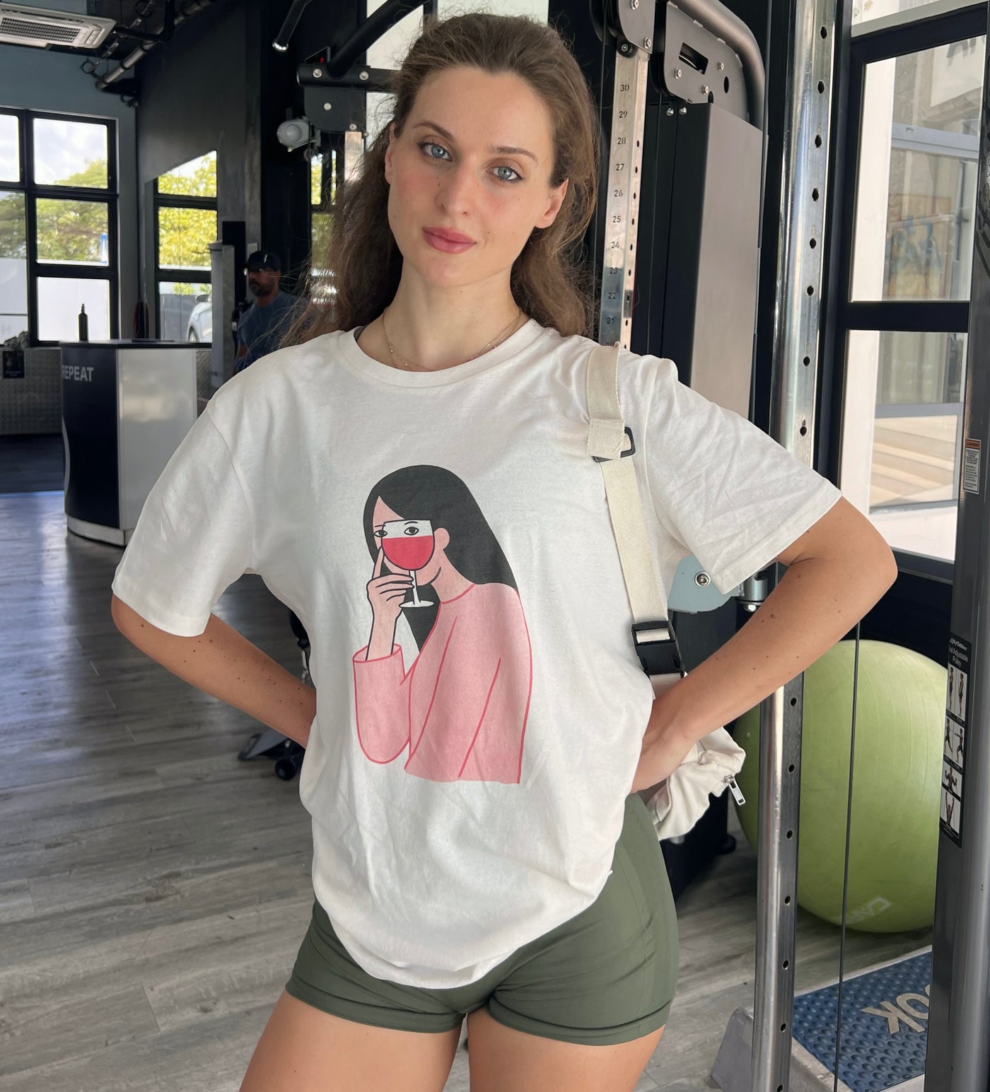 T-SHIRT WINE LOOK
